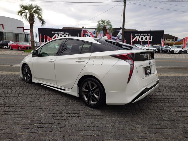 TOYOTA PRIUS 2018