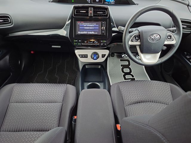 TOYOTA PRIUS 2018