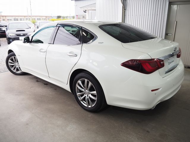 NISSAN FUGA HYBRID 2016