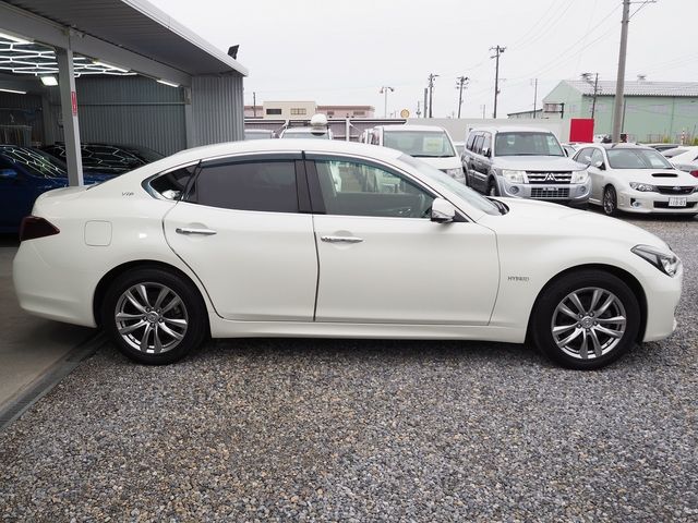 NISSAN FUGA HYBRID 2016