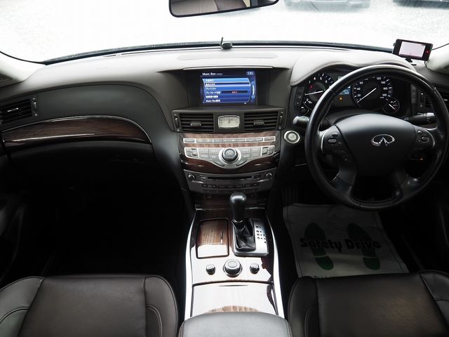 NISSAN FUGA HYBRID 2016