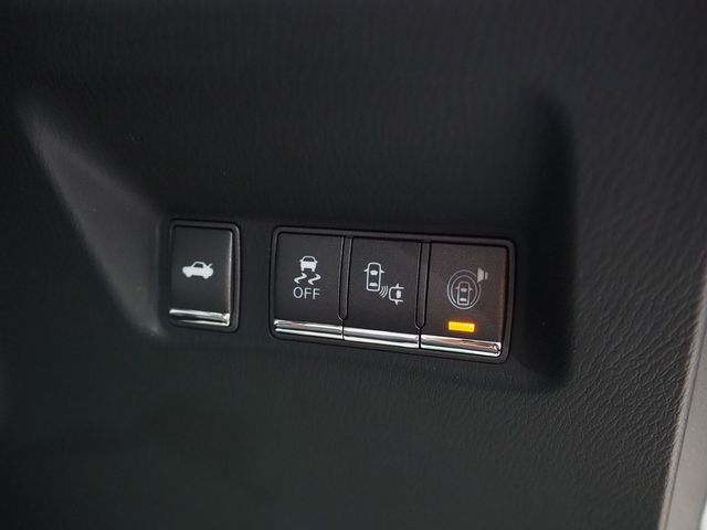 NISSAN FUGA HYBRID 2016