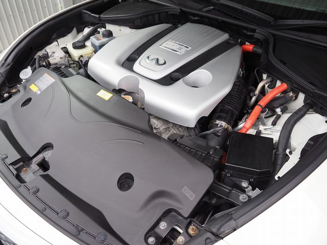 NISSAN FUGA HYBRID 2016