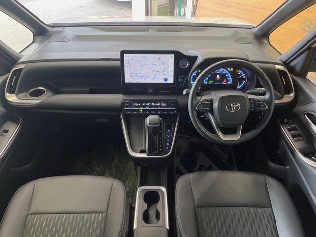 TOYOTA NOAH HYBRID 2023