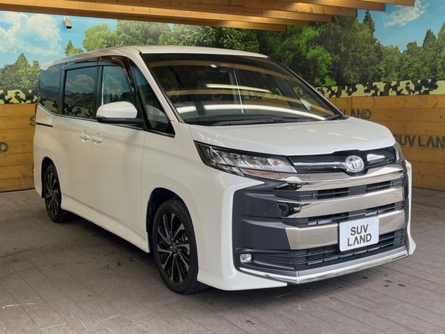 TOYOTA NOAH HYBRID 2023