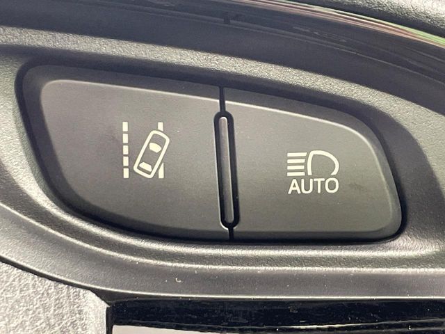 TOYOTA VITZ HYBRID 2018