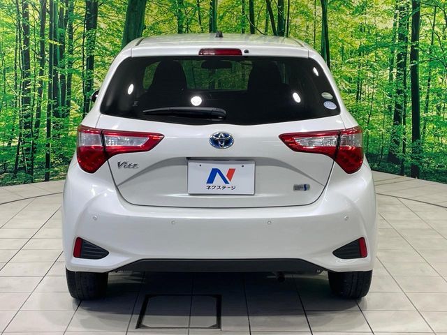 TOYOTA VITZ HYBRID 2018