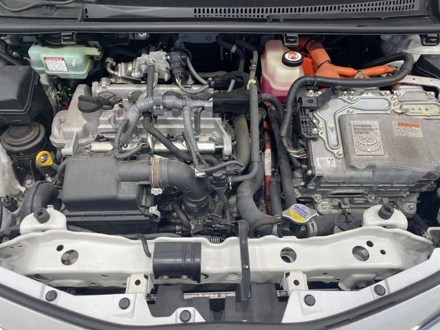 TOYOTA VITZ HYBRID 2018