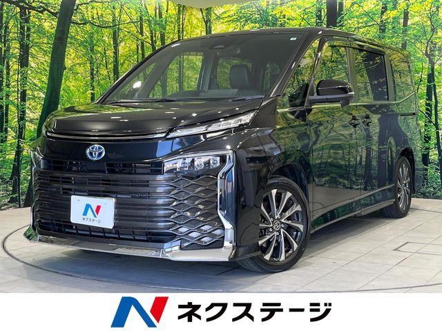 TOYOTA VOXY HYBRID 2022