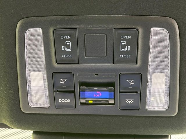 TOYOTA VOXY HYBRID 2022