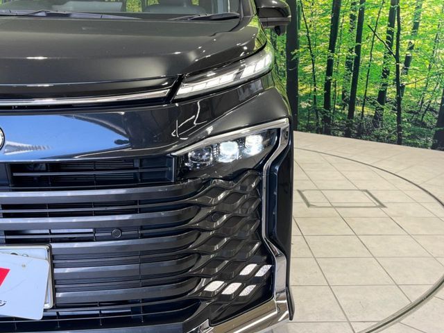 TOYOTA VOXY HYBRID 2022