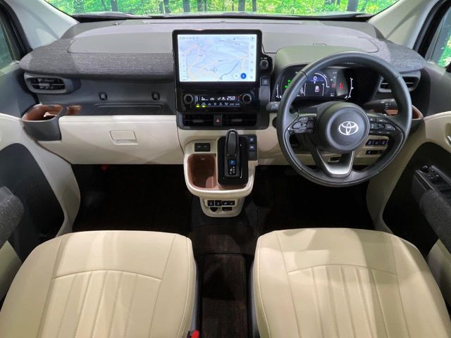 TOYOTA SIENTA HYBRID 2024