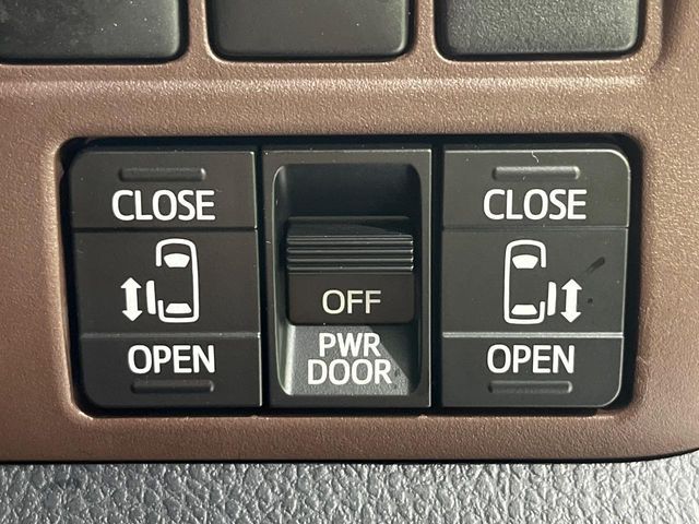 TOYOTA ESQUIRE 4WD 2015