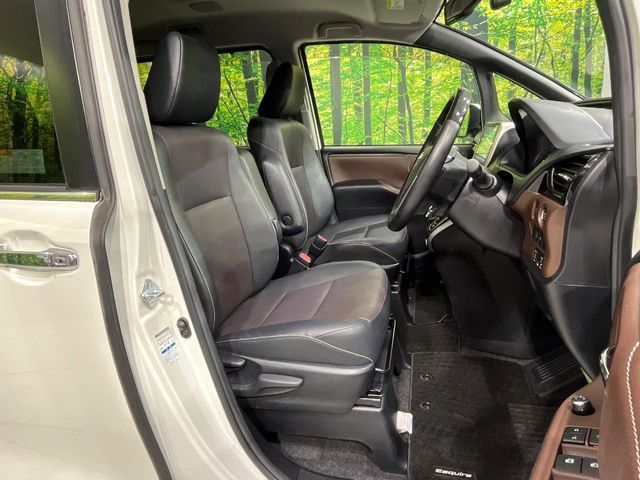 TOYOTA ESQUIRE 4WD 2015