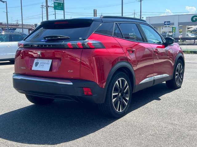 PEUGEOT PEUGEOT e-2008 2023