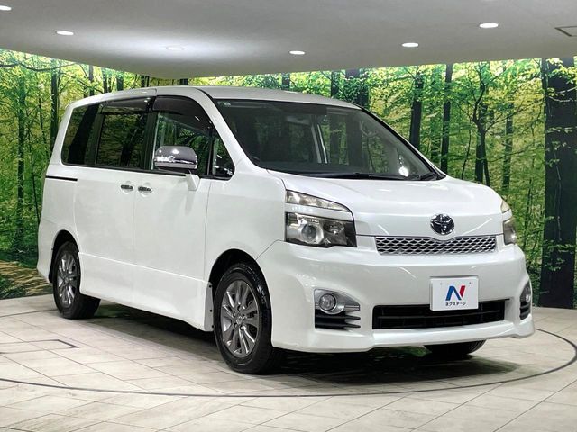 TOYOTA VOXY 2011
