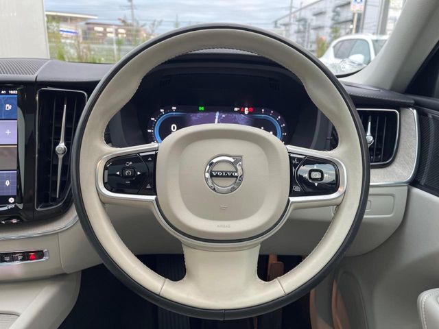 VOLVO VOLVO XC60 2023