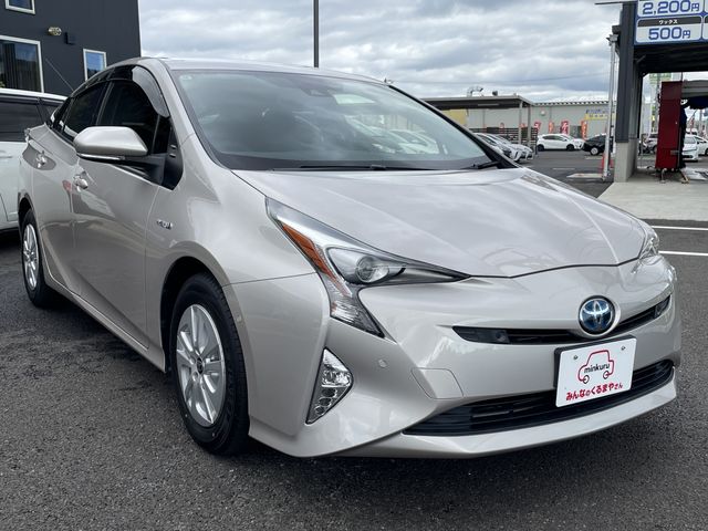 TOYOTA PRIUS 2017