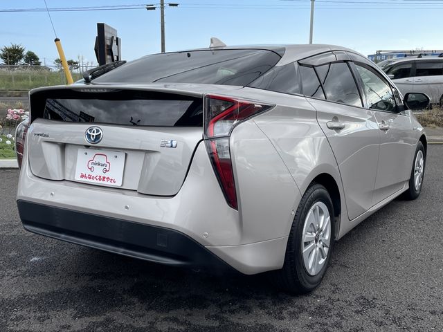 TOYOTA PRIUS 2017
