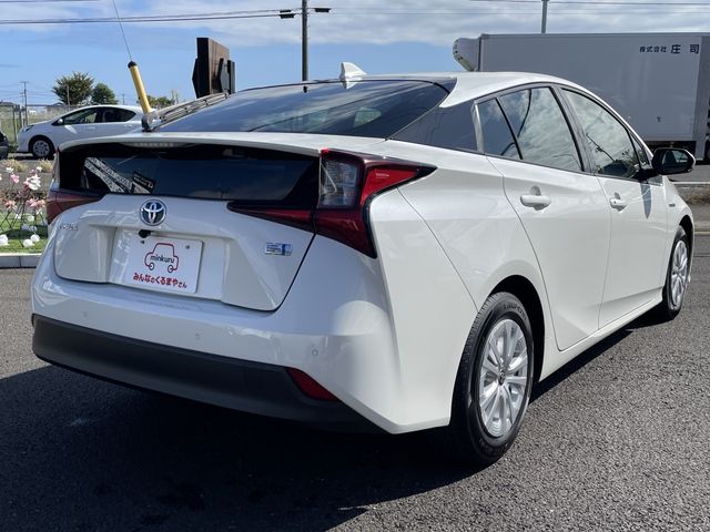 TOYOTA PRIUS 2019