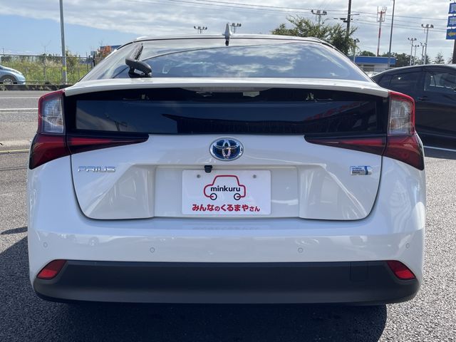 TOYOTA PRIUS 2019