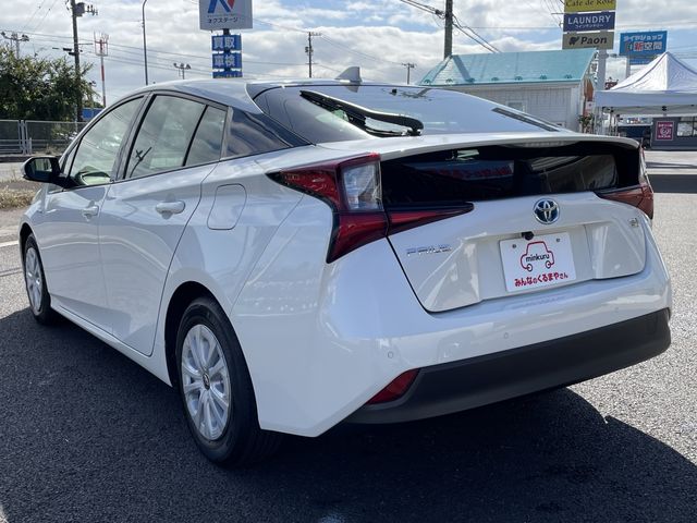 TOYOTA PRIUS 2019