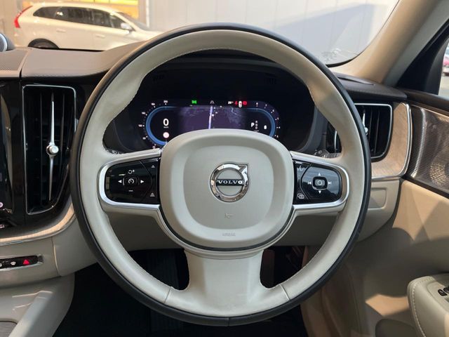 VOLVO VOLVO XC60 2022