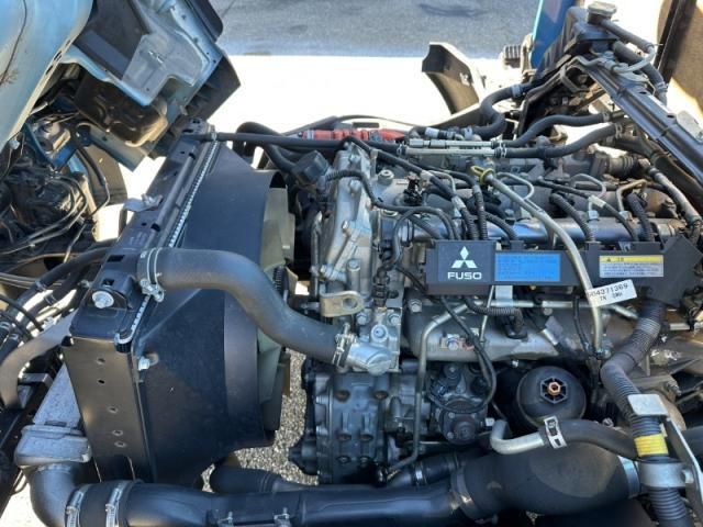 MITSUBISHI CANTER 2016