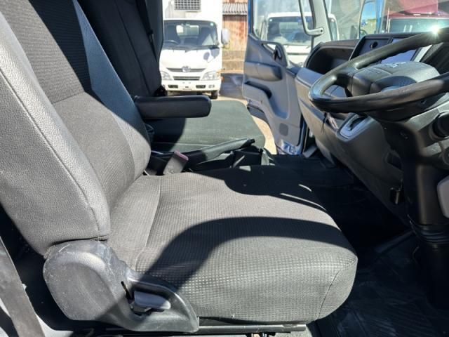 MITSUBISHI CANTER 2016