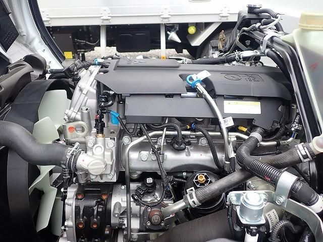 MITSUBISHI CANTER 2025