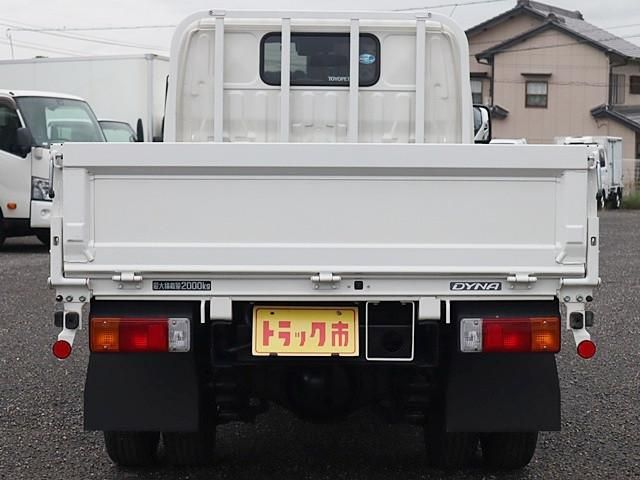 TOYOTA DYNA 2021