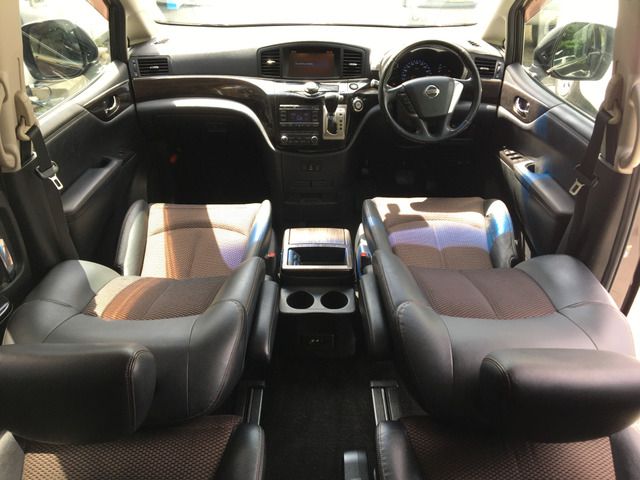 NISSAN ELGRAND 2010