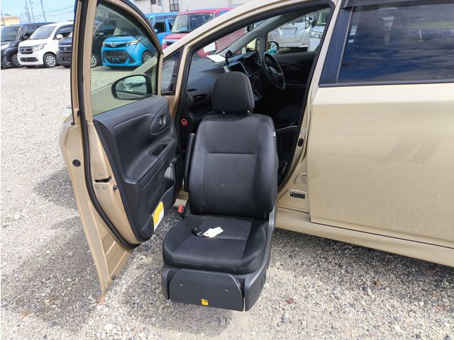 TOYOTA WISH 4WD 2013