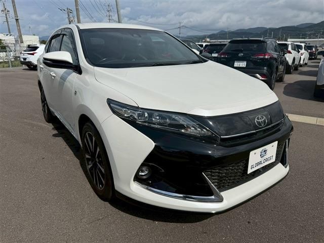 TOYOTA HARRIER 4WD 2019