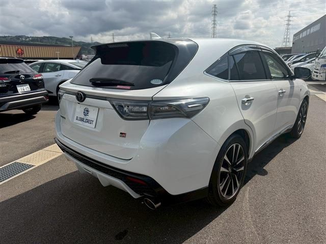 TOYOTA HARRIER 4WD 2019