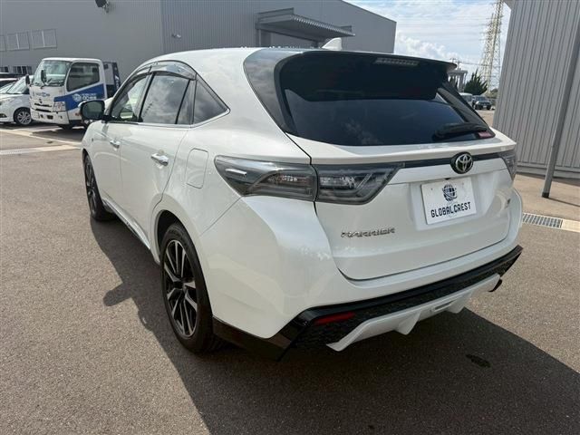 TOYOTA HARRIER 4WD 2019