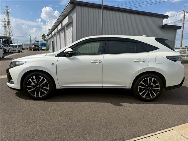 TOYOTA HARRIER 4WD 2019