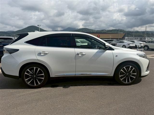 TOYOTA HARRIER 4WD 2019