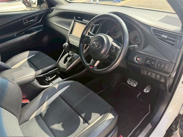 TOYOTA HARRIER 4WD 2019