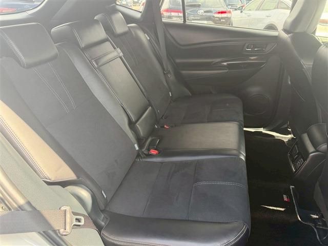 TOYOTA HARRIER 4WD 2019