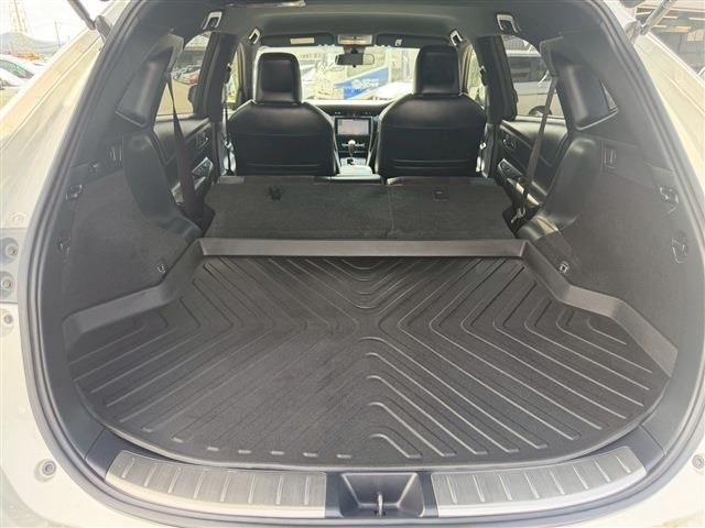 TOYOTA HARRIER 4WD 2019