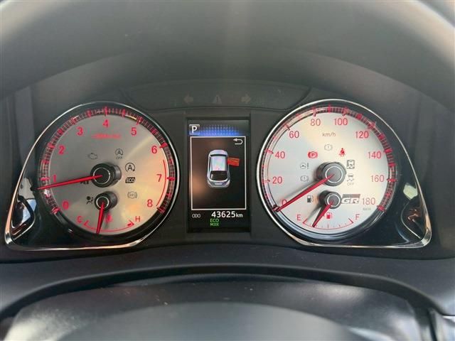 TOYOTA HARRIER 4WD 2019