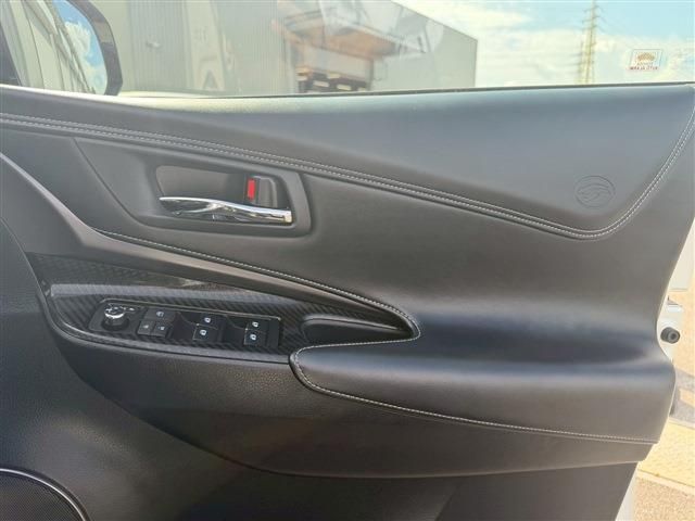 TOYOTA HARRIER 4WD 2019