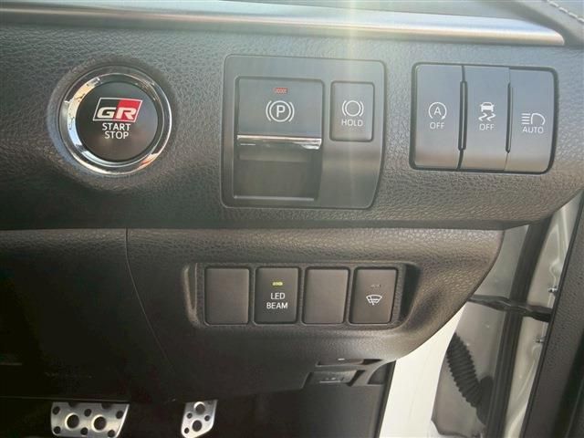 TOYOTA HARRIER 4WD 2019