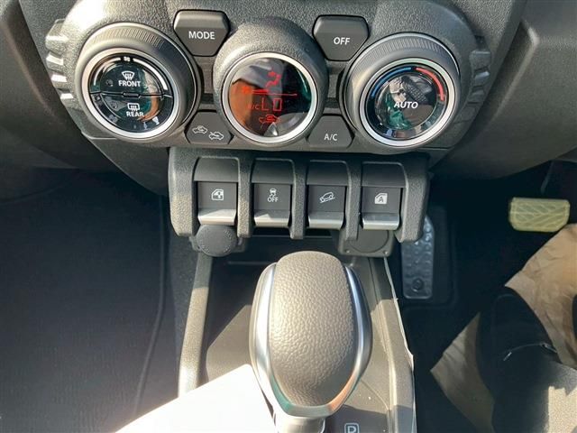 SUZUKI JIMNY NOMADE 2025