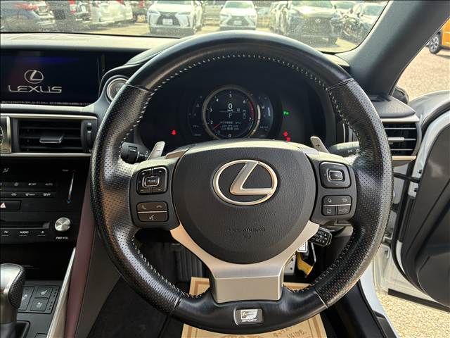 TOYOTA LEXUS IS200t 2017