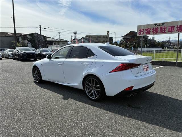 TOYOTA LEXUS IS200t 2017