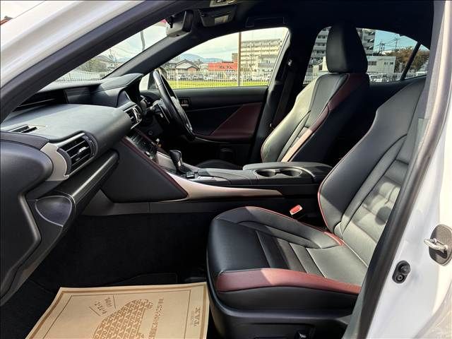 TOYOTA LEXUS IS200t 2017