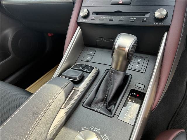 TOYOTA LEXUS IS200t 2017