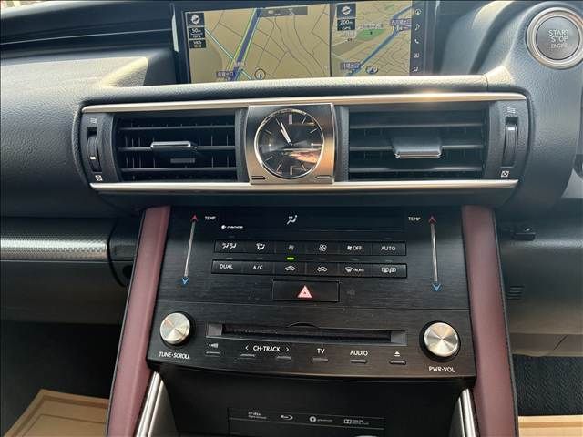 TOYOTA LEXUS IS200t 2017